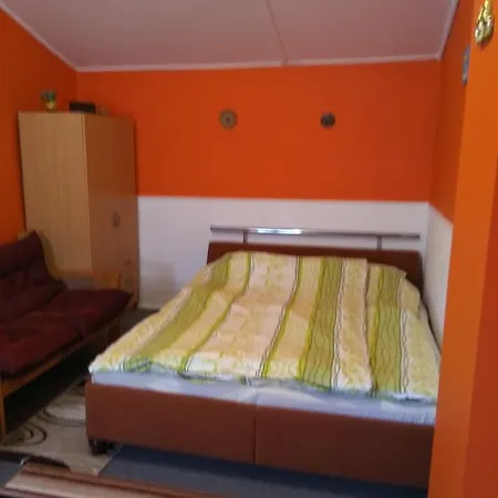 Konukevi Aranyeso Vendeghaz *
